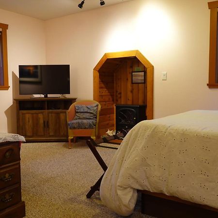 Summerhill Guest House Тофино Екстериор снимка