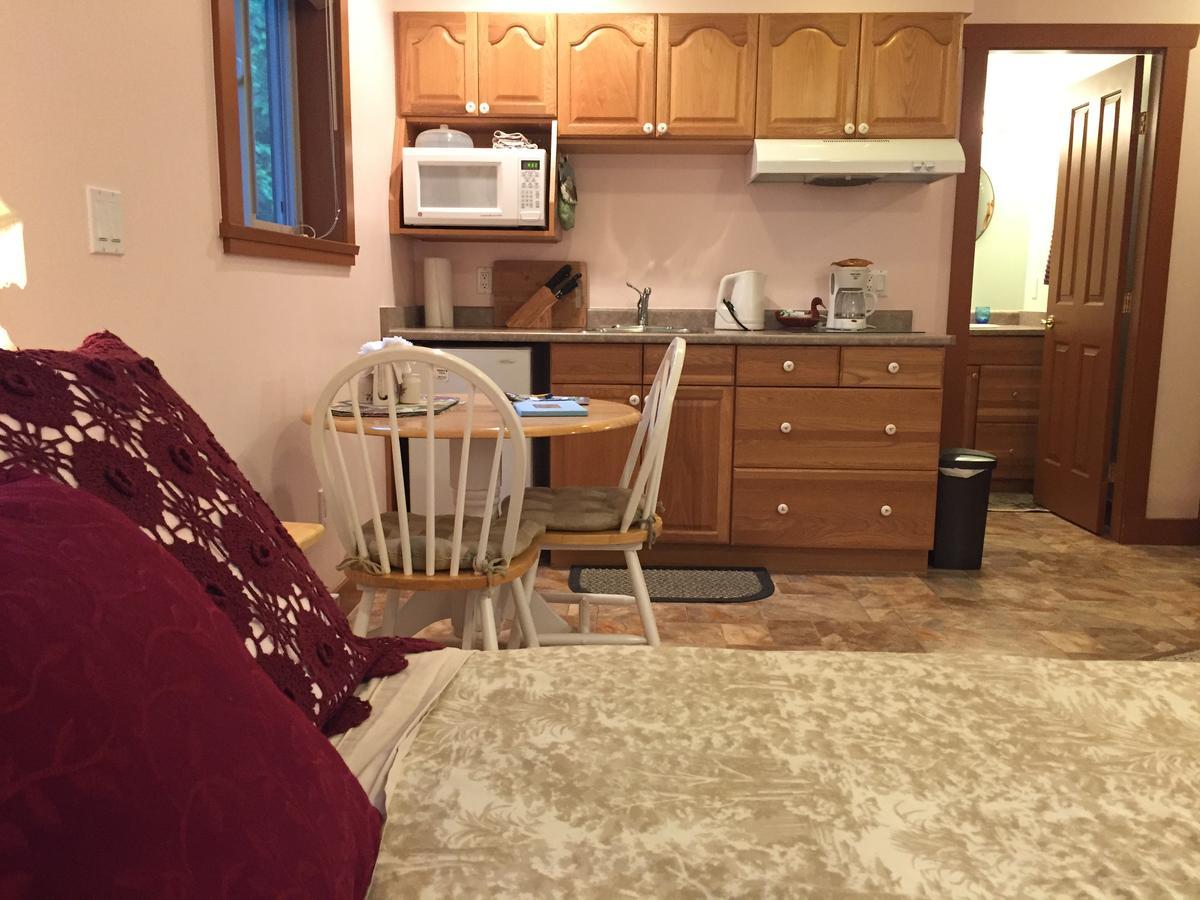 Summerhill Guest House Тофино Екстериор снимка