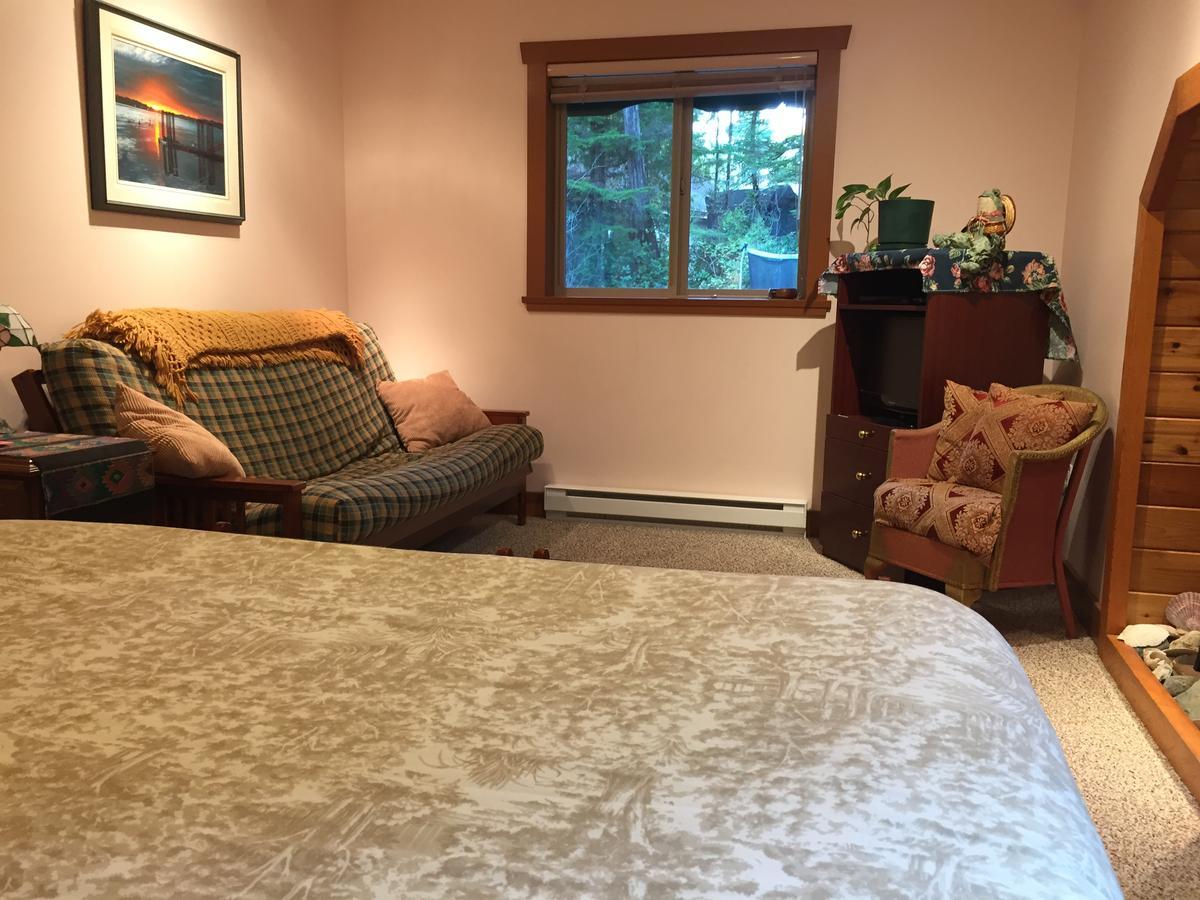 Summerhill Guest House Тофино Екстериор снимка