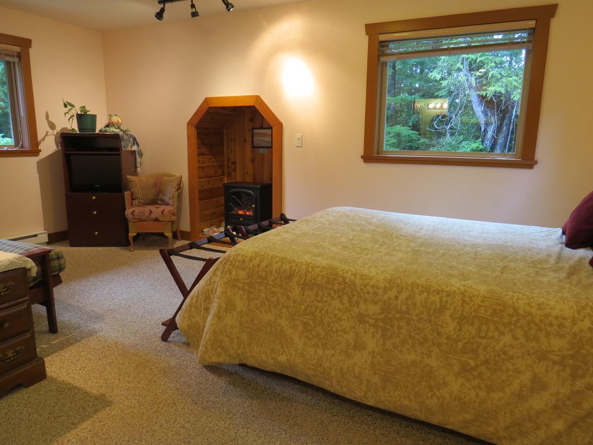 Summerhill Guest House Тофино Екстериор снимка