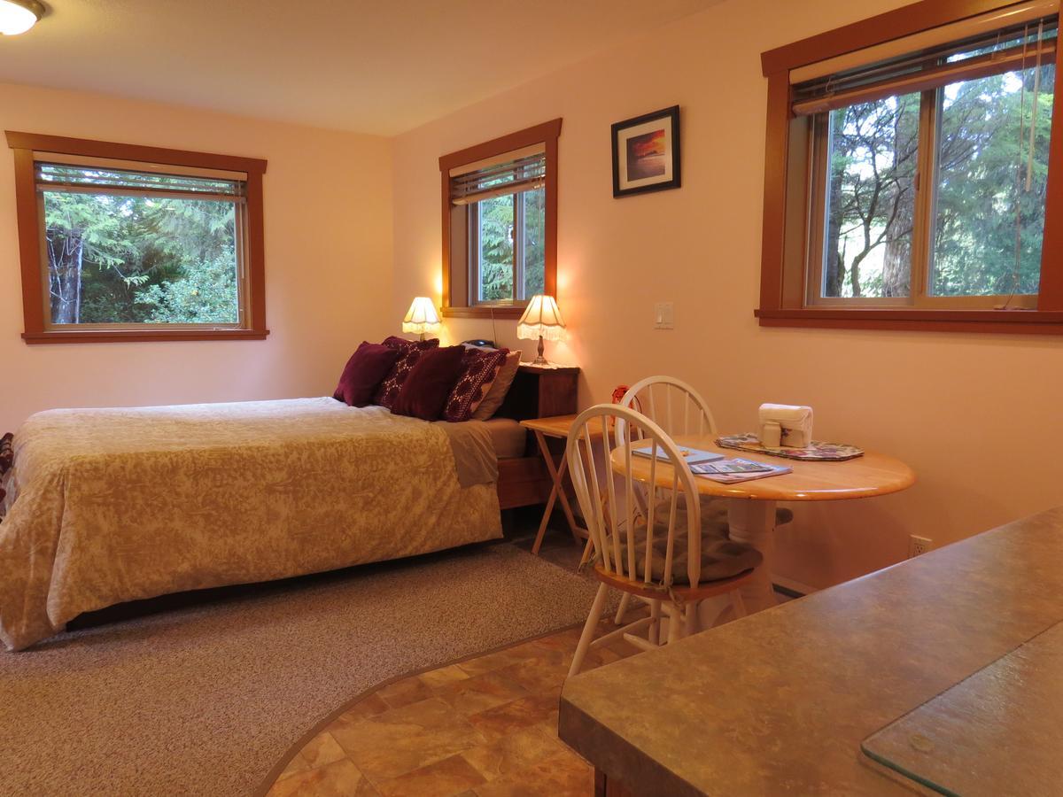 Summerhill Guest House Тофино Екстериор снимка