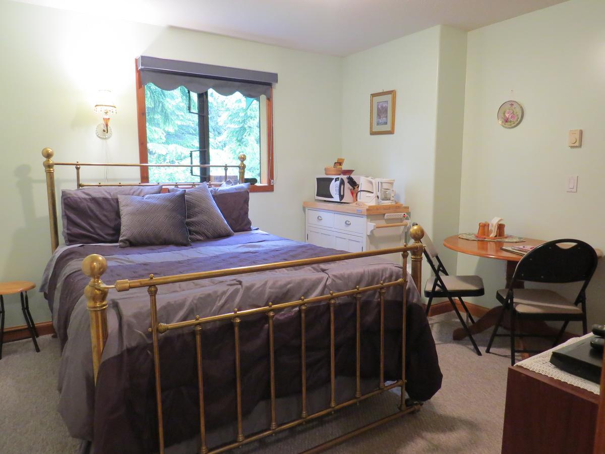 Summerhill Guest House Тофино Екстериор снимка