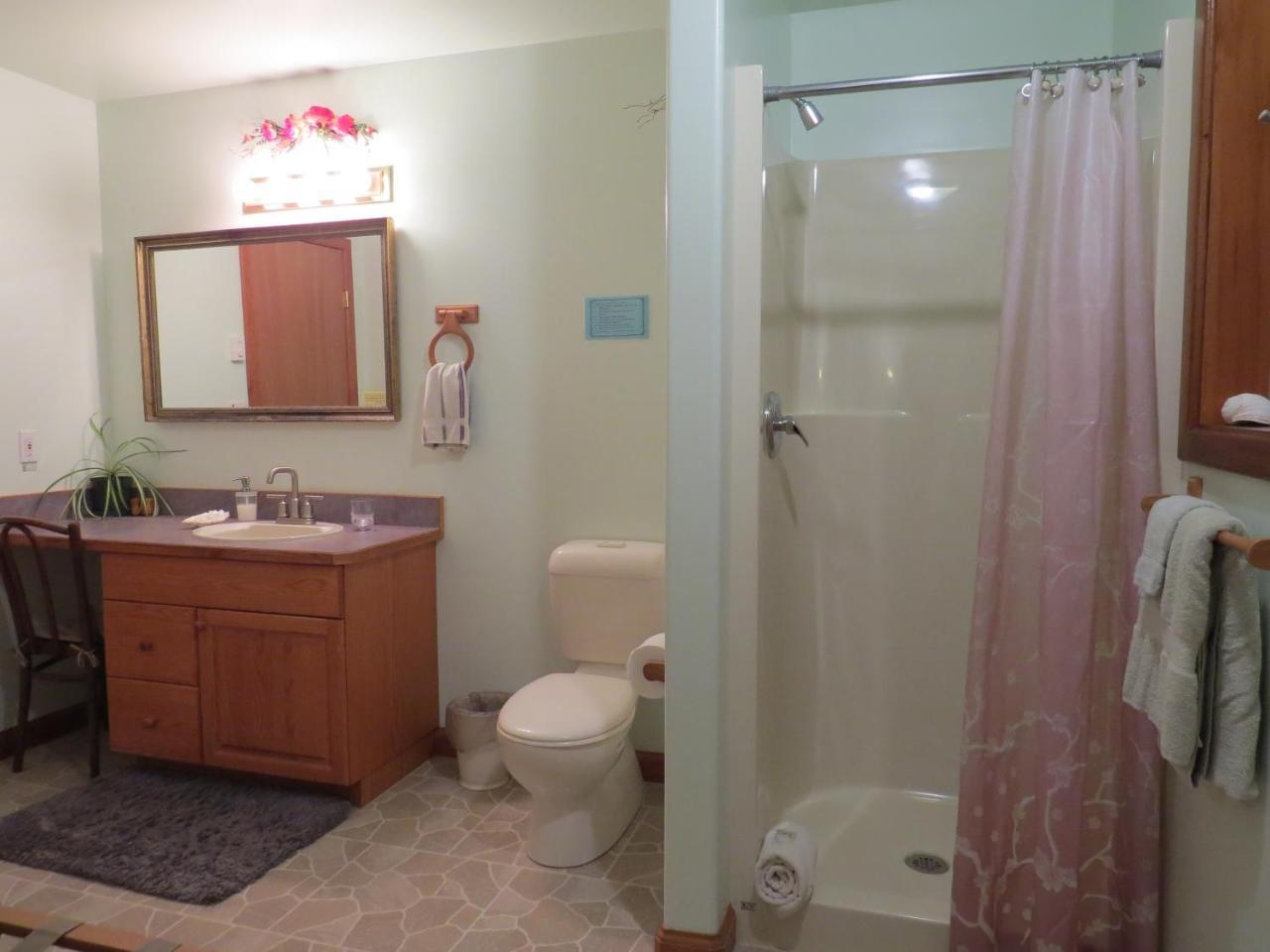 Summerhill Guest House Тофино Екстериор снимка
