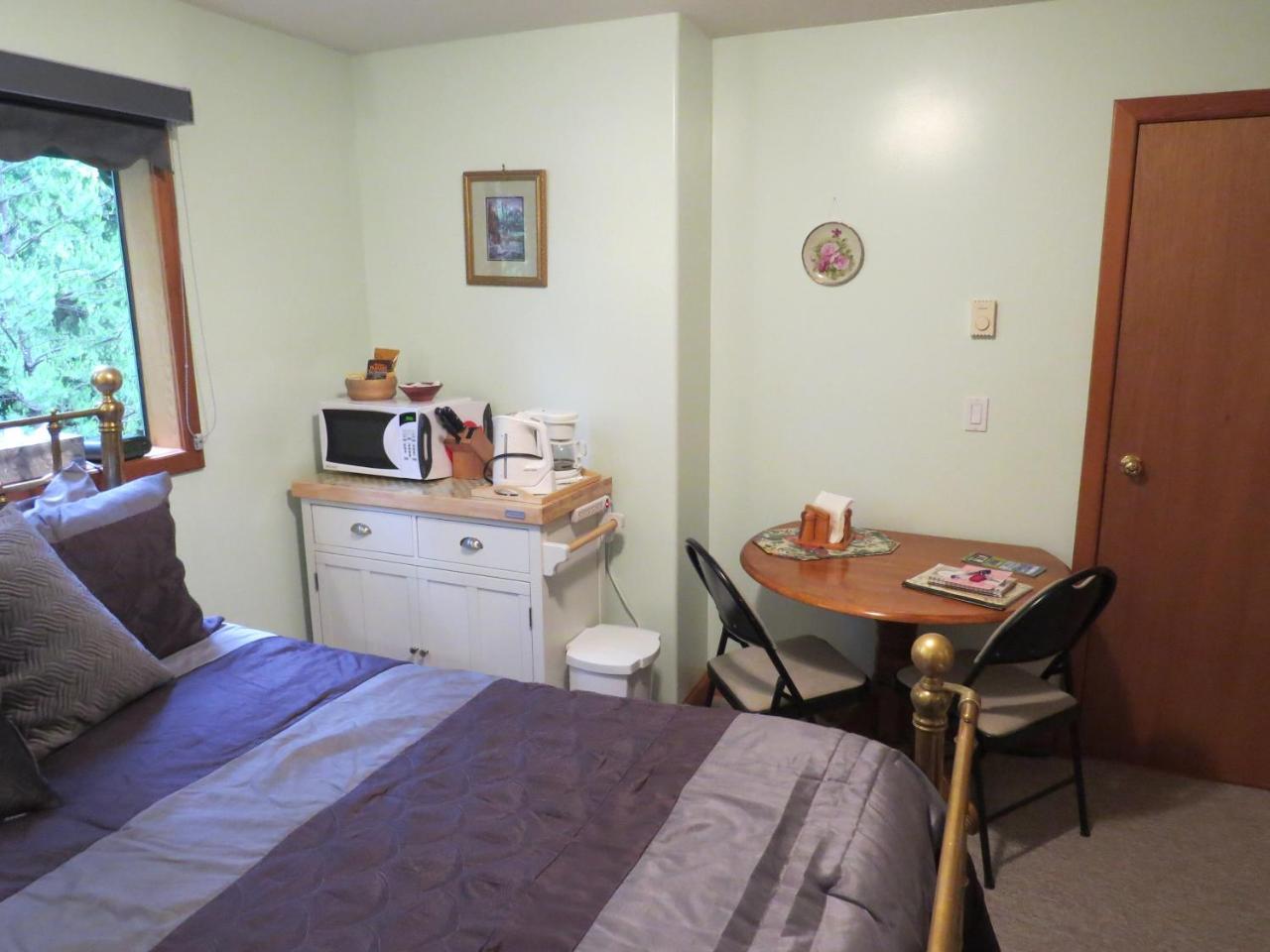 Summerhill Guest House Тофино Екстериор снимка