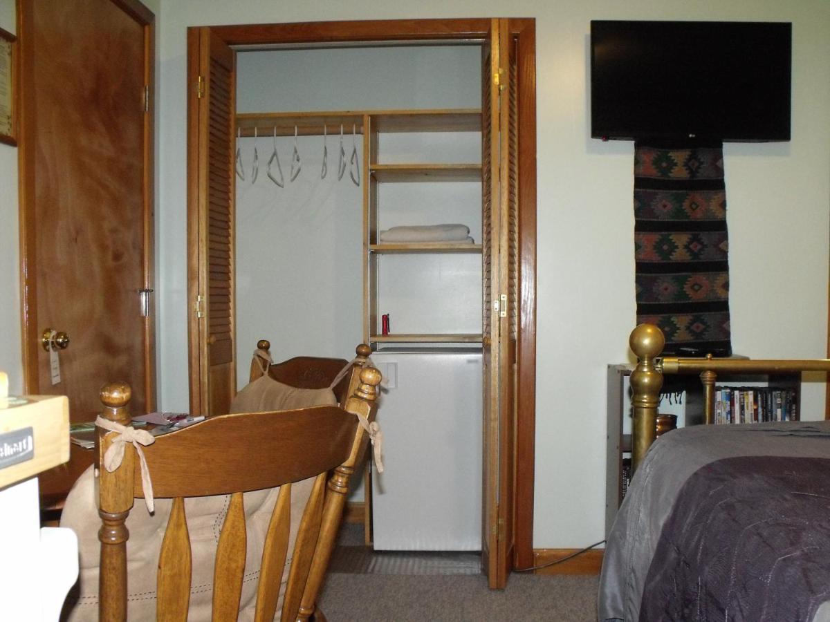 Summerhill Guest House Тофино Екстериор снимка